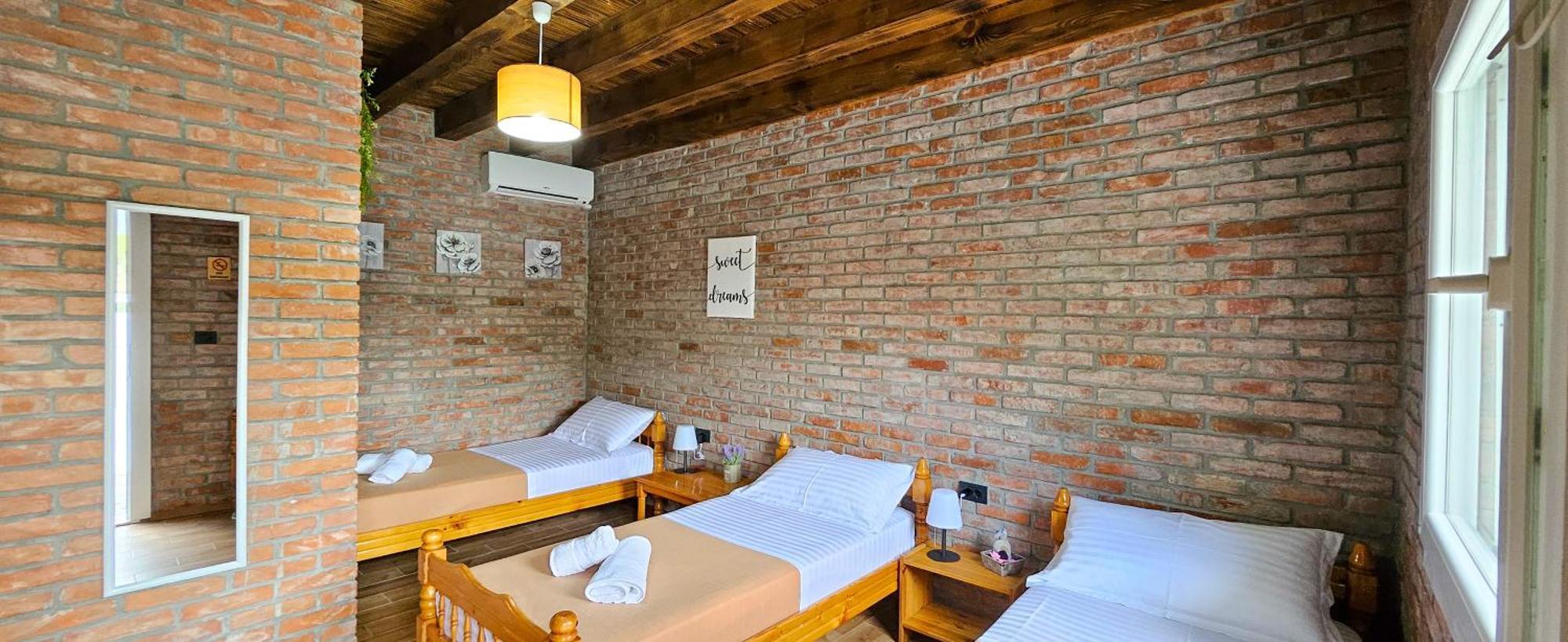 Borealis Guest House Koman Zewnętrze zdjęcie