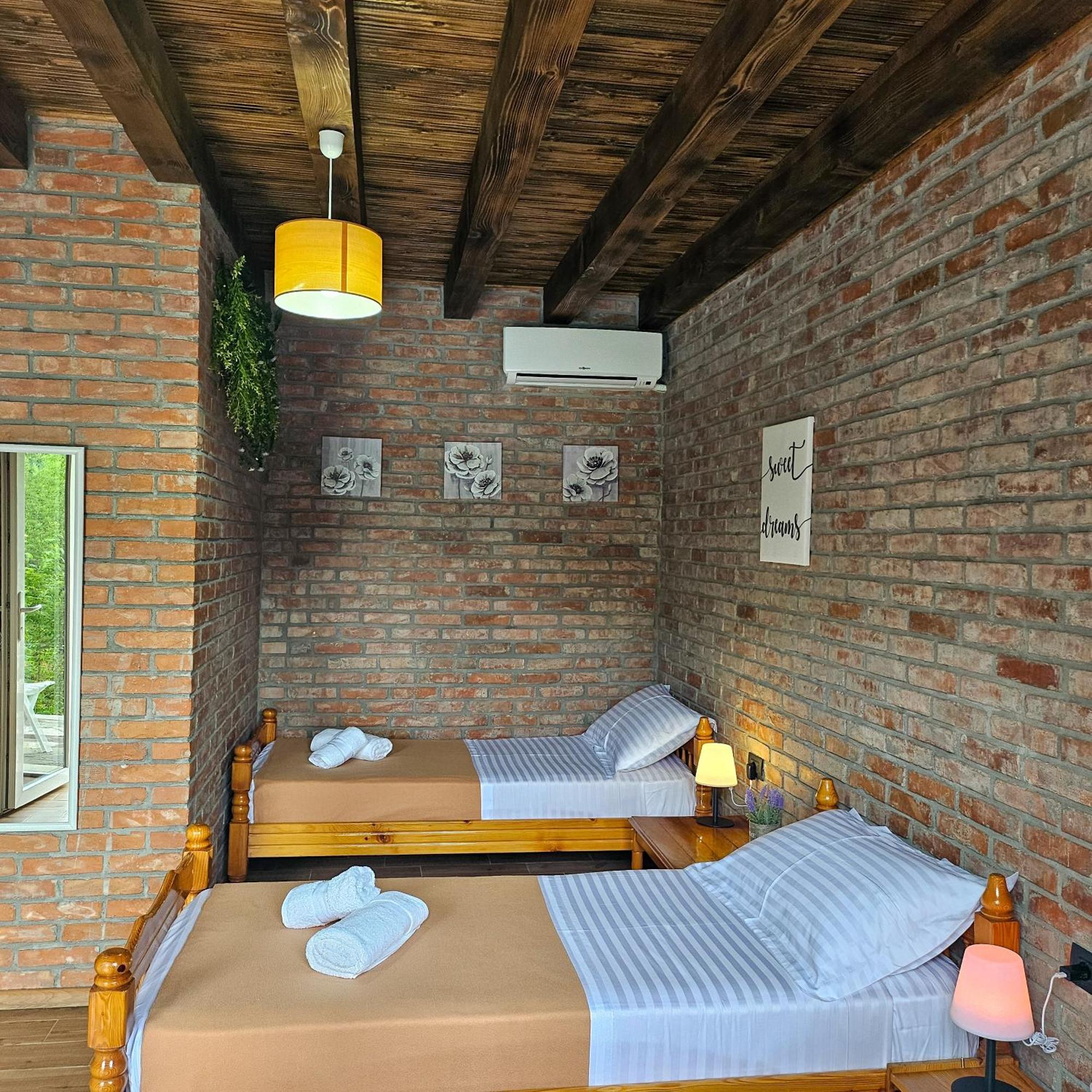 Borealis Guest House Koman Zewnętrze zdjęcie