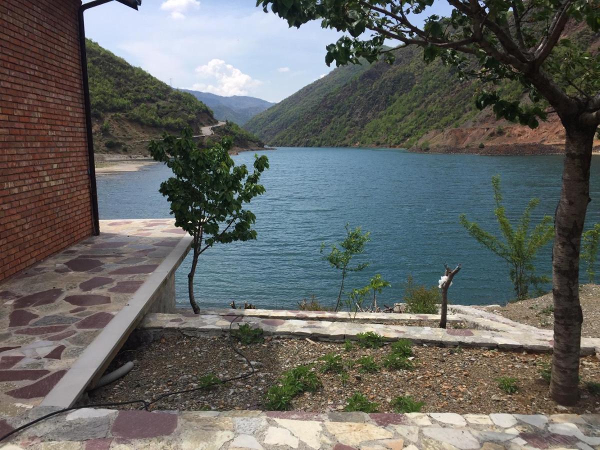 Borealis Guest House Koman Zewnętrze zdjęcie