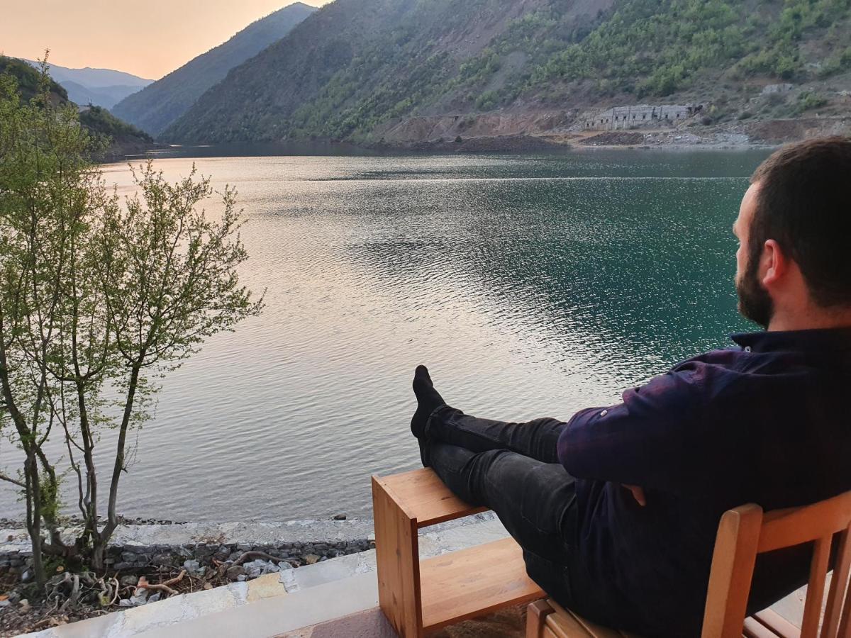 Borealis Guest House Koman Zewnętrze zdjęcie